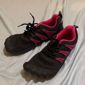 Women's Black and Pink Athletic Toe Shoes size 9
